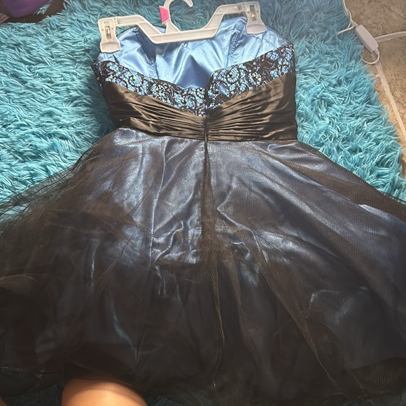 Dress - Picture 2 of 3